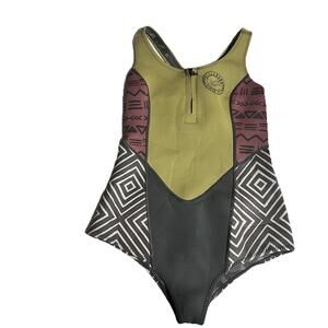 BillaBong surf Capsule Wet Suit  Swim Ocean Water Sport  Women’s  Sz 6